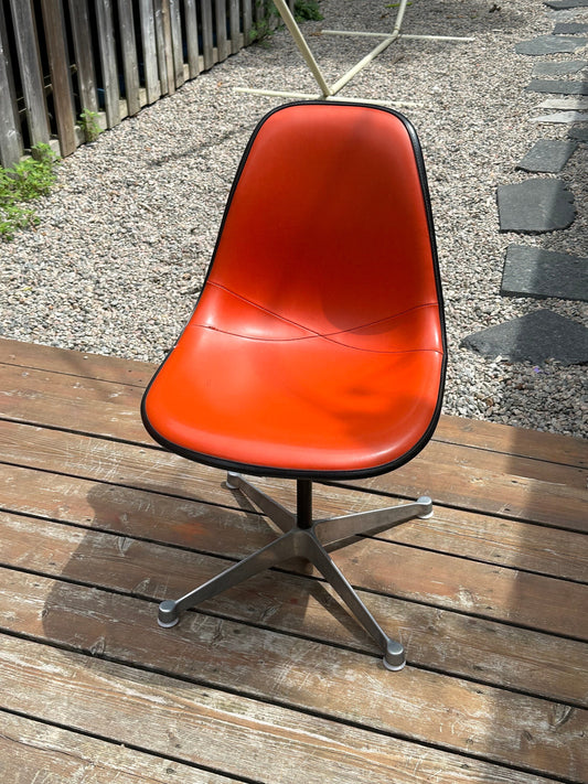 Eames Swivel Chair